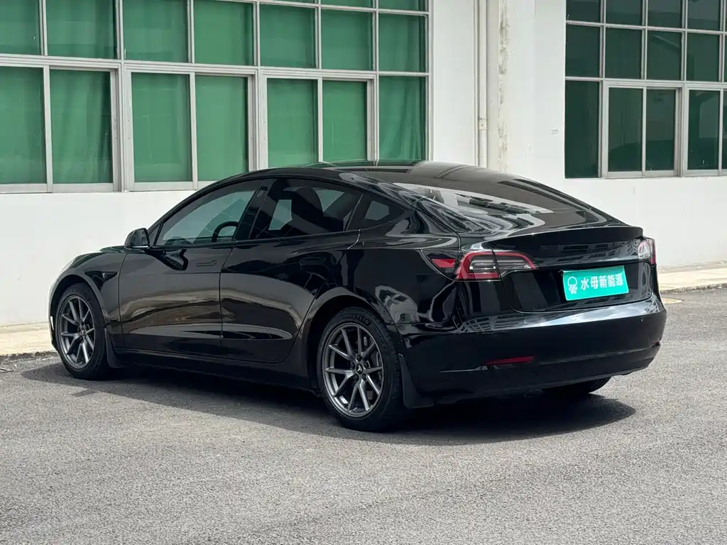 Tesla Model 3 2022 — фото 14