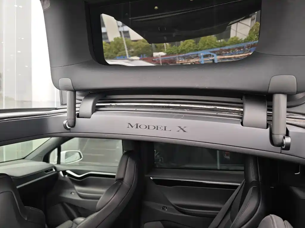 Tesla Model X 2018 — фото 6