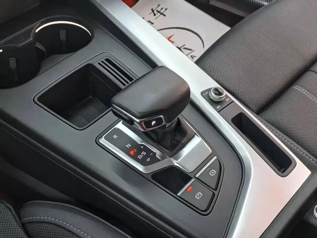 Audi A4L 2021 — фото 10