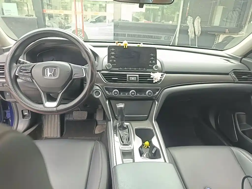 Honda Accord 2018 — фото 10