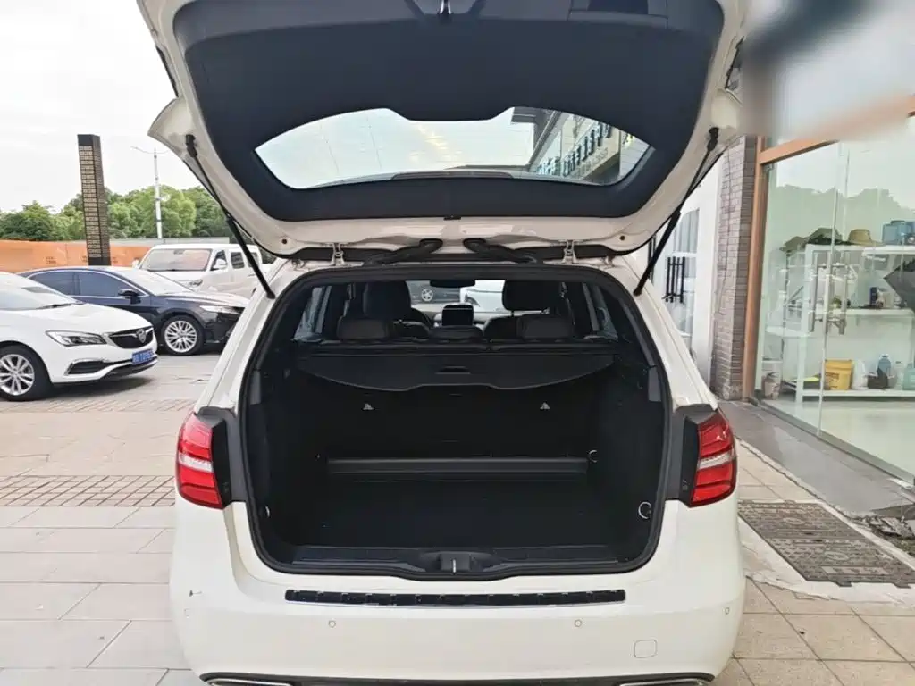 Mercedes-Benz B-Class 2017 — фото 19