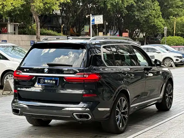 BMW X7 2021