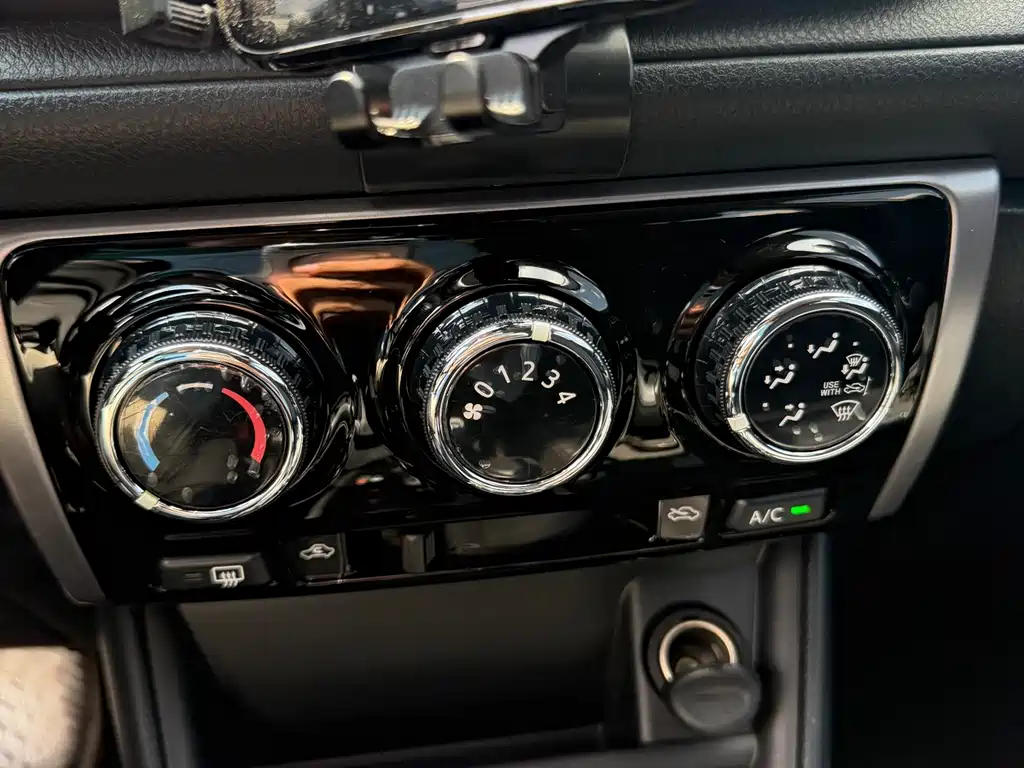 Toyota Yaris L 2022 — фото 11