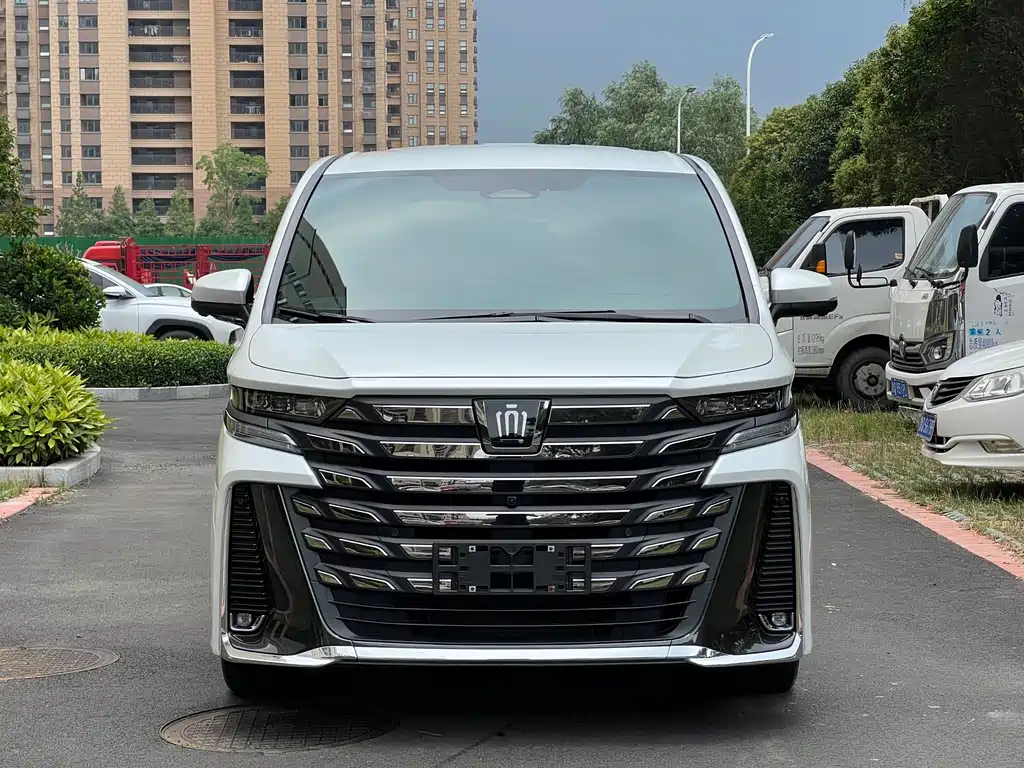 Toyota Vellfire 2024