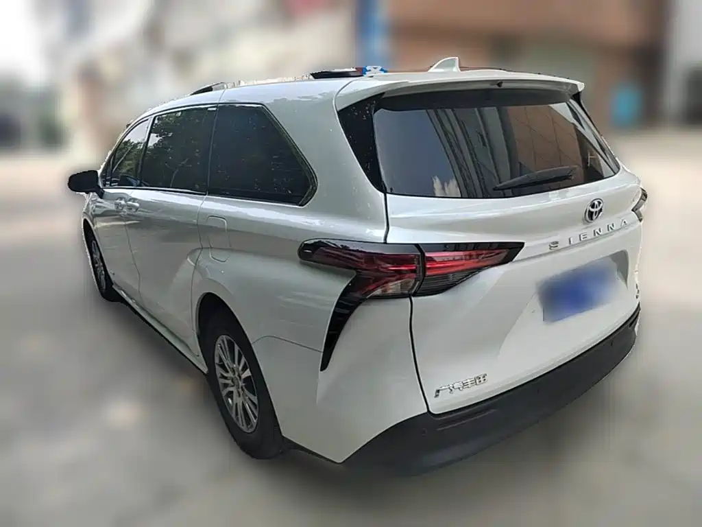 Toyota Sienna 2022 — фото 9