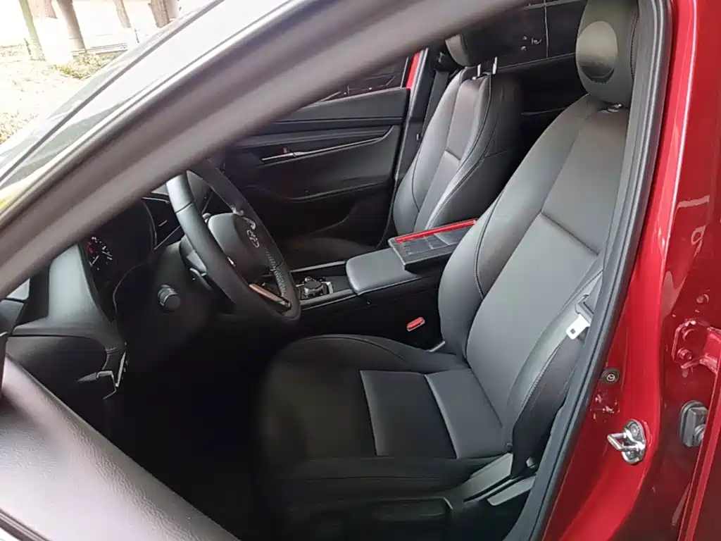 Mazda 3 Axela 2021 — фото 15