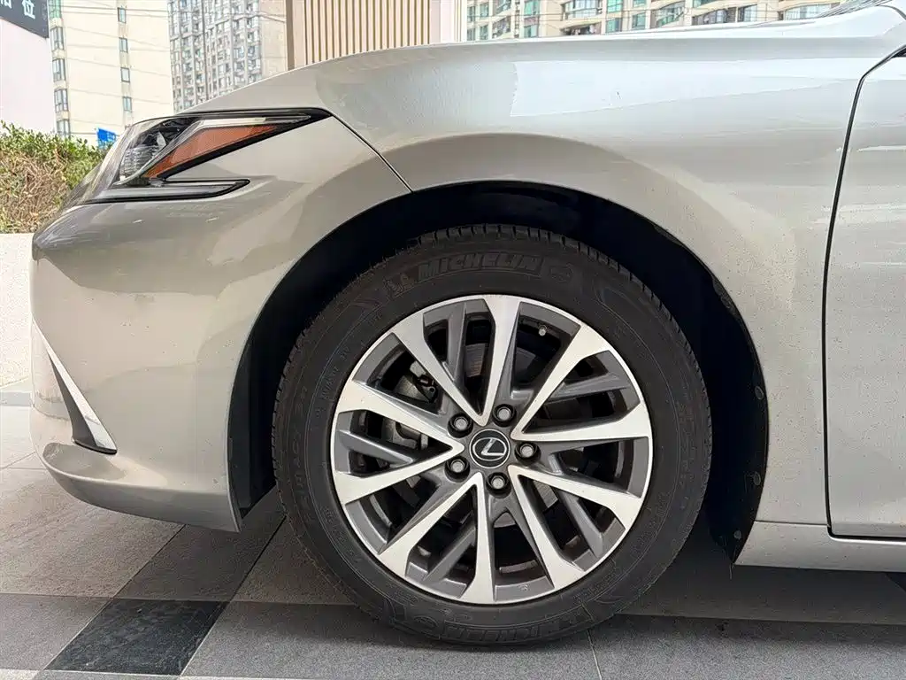 Lexus ES 2024 — фото 11