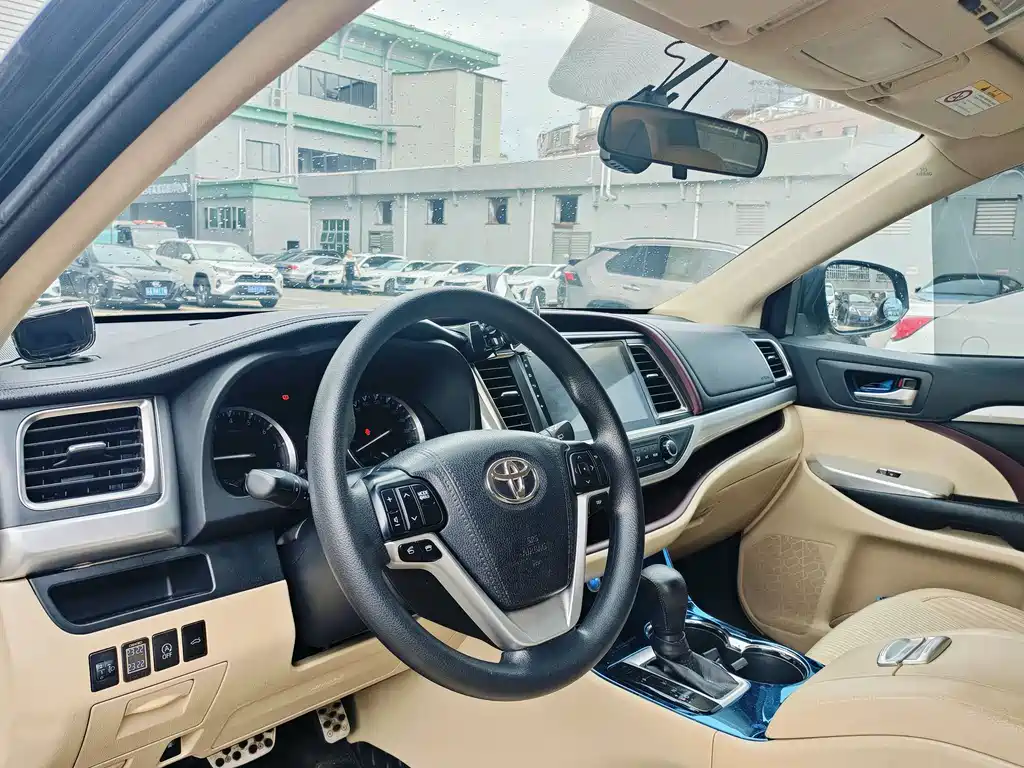 Toyota Highlander 2018 — фото 12