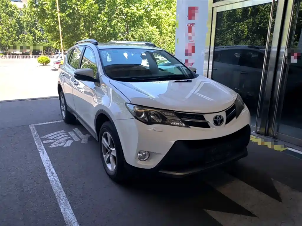 Toyota RAV4 2015 — фото 4