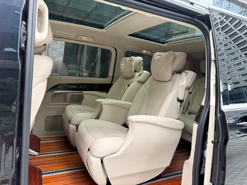Mercedes-Benz V-Class 2020 — фото 21