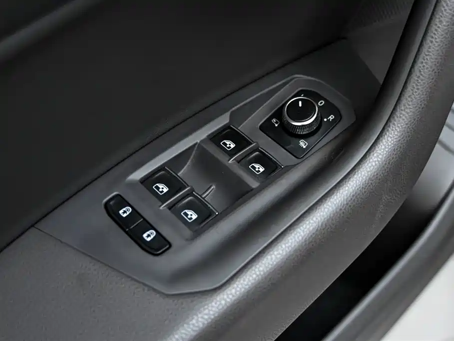 Volkswagen Touareg 2022 — фото 23