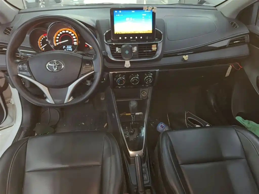 Toyota Yaris L 2023 — фото 10