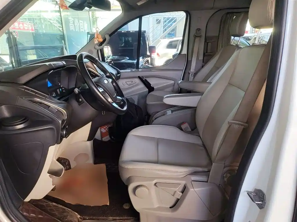 Ford Tourneo 2021 — фото 15