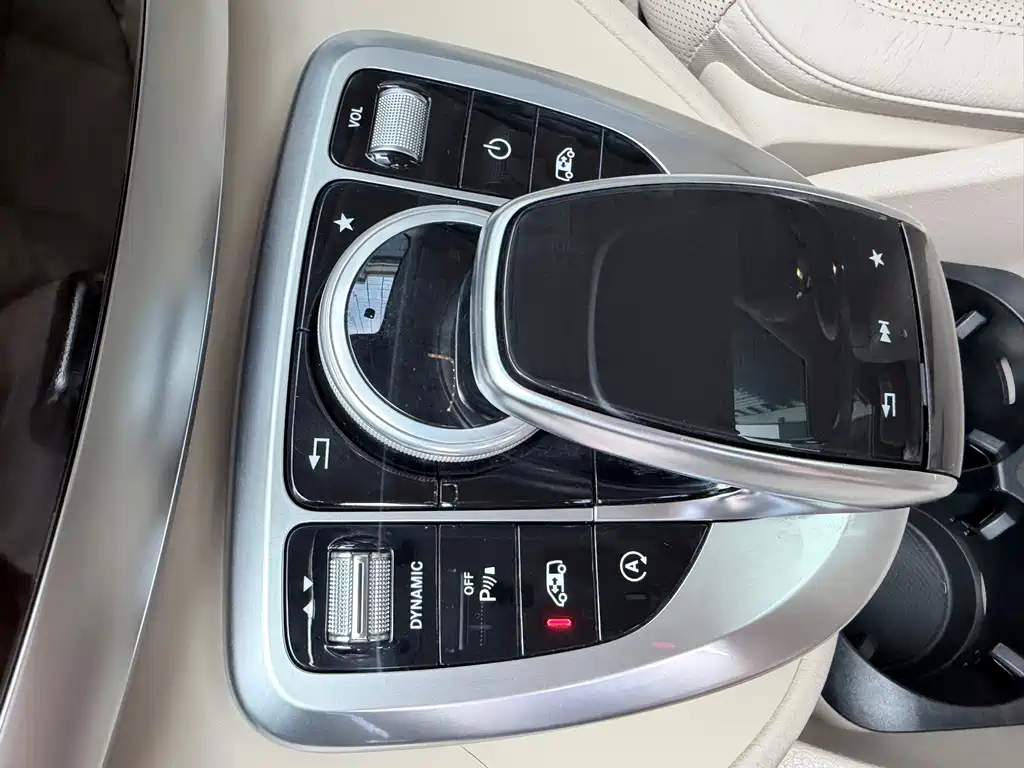 Mercedes-Benz V-Class 2020 — фото 25
