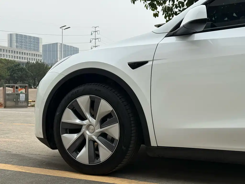 Tesla Model Y 2022 — фото 10