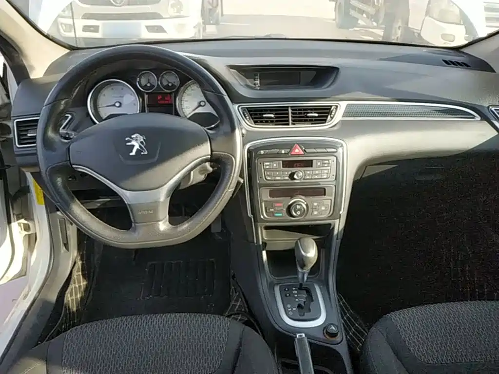 Peugeot 308 2017 — фото 10