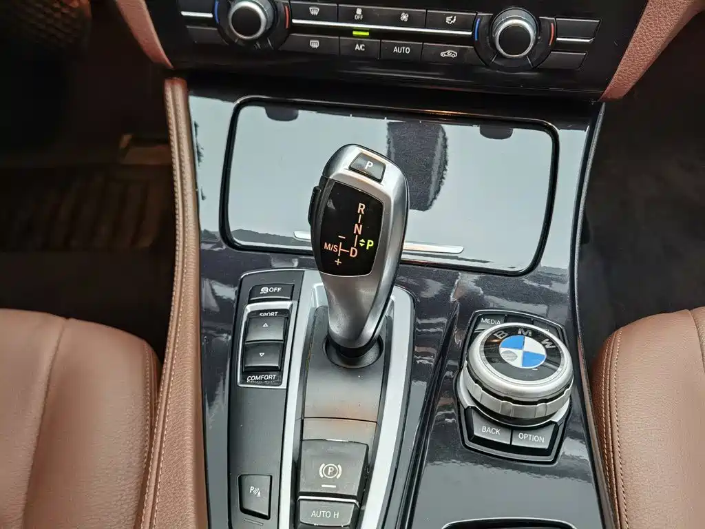 BMW 5 Series 2014 — фото 13