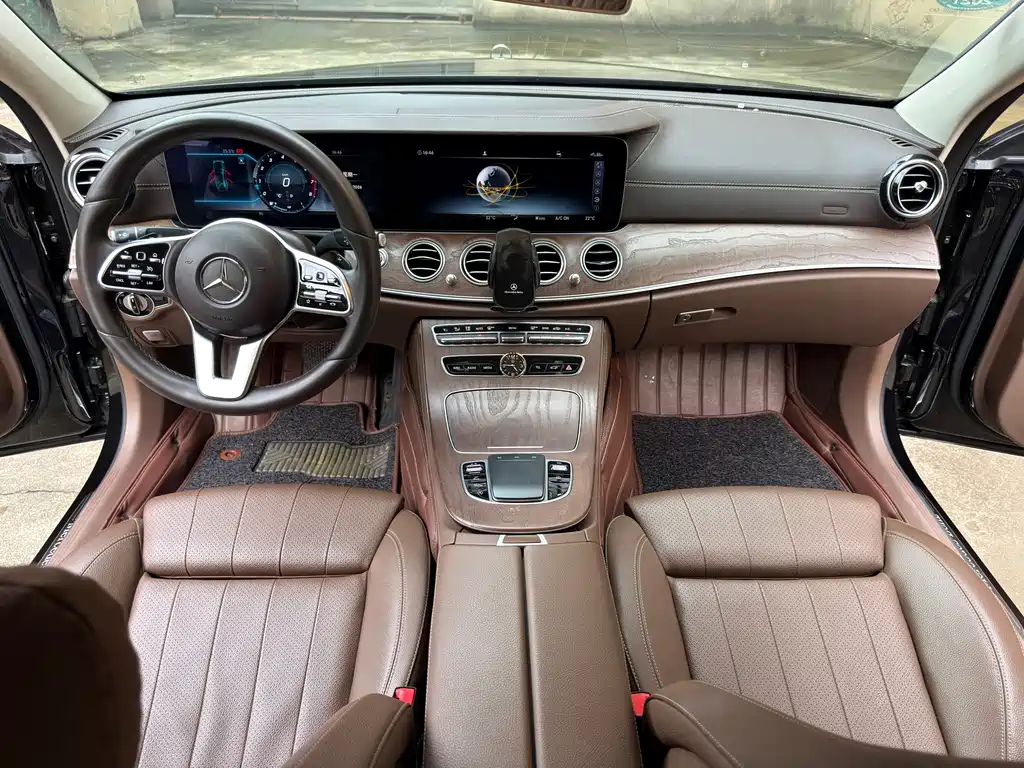Mercedes-Benz E-Class 2019 — фото 12
