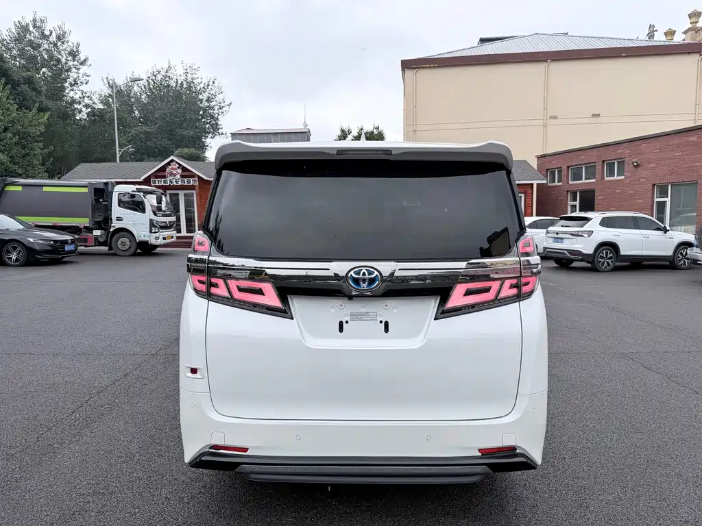 Toyota Vellfire 2022 — фото 7