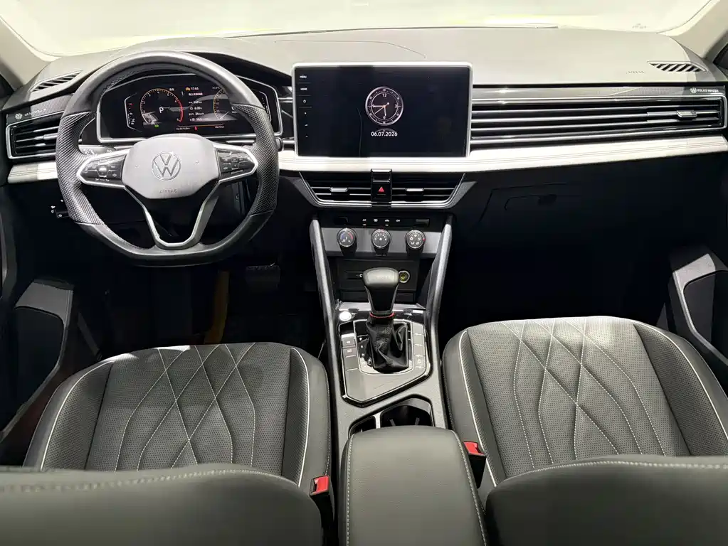 Volkswagen Tiguan L 2023 — фото 9