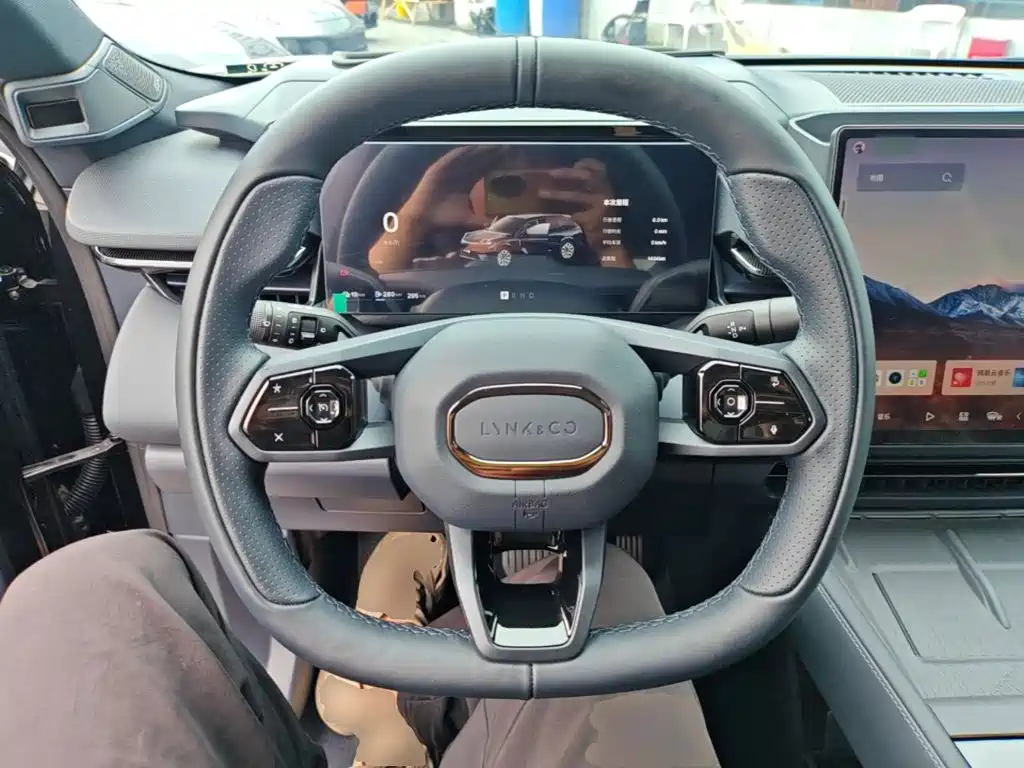Lynk & Co 08 EM-P 2026