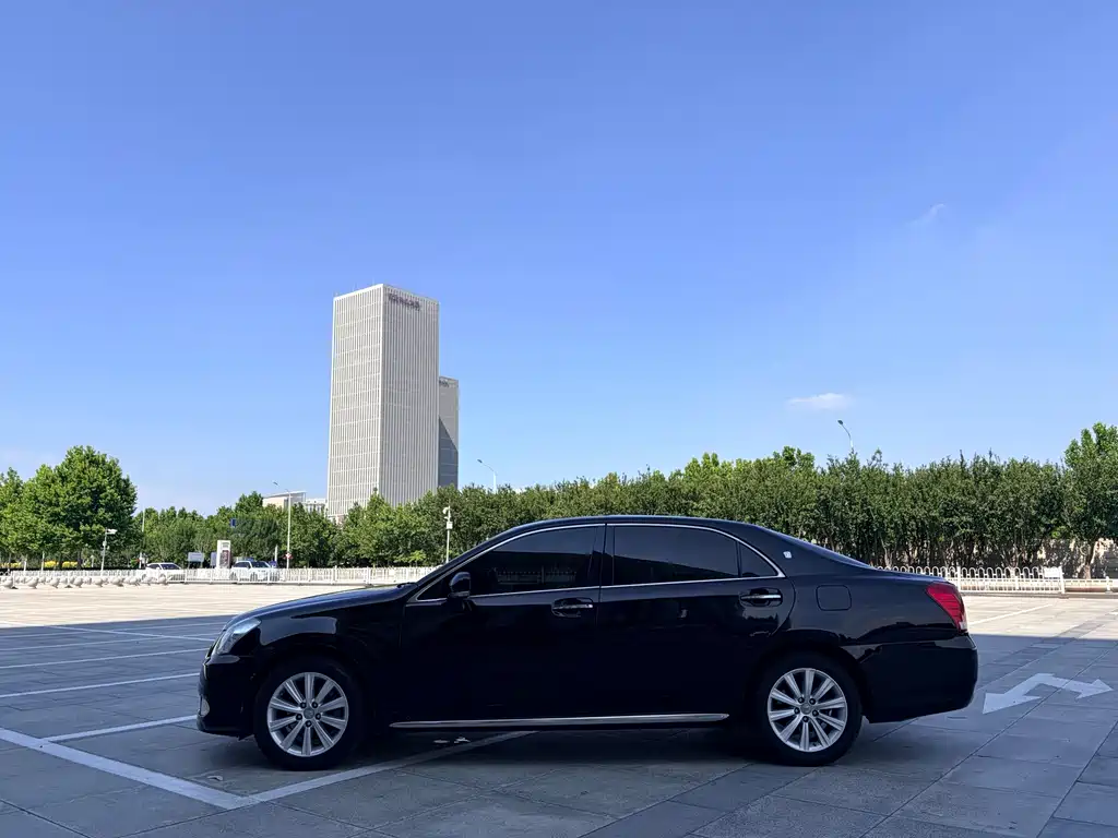 Toyota Crown 2010