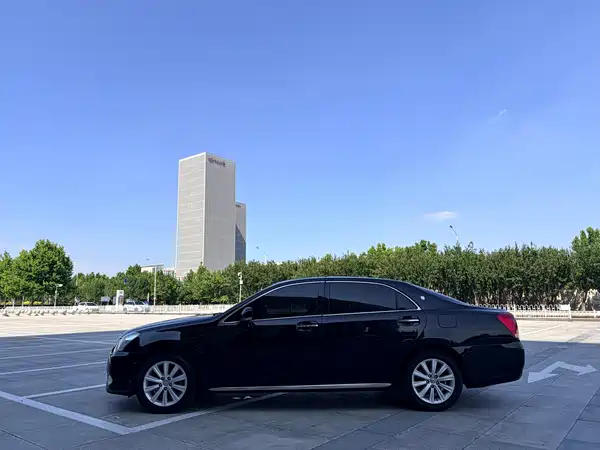 Toyota Crown 2010