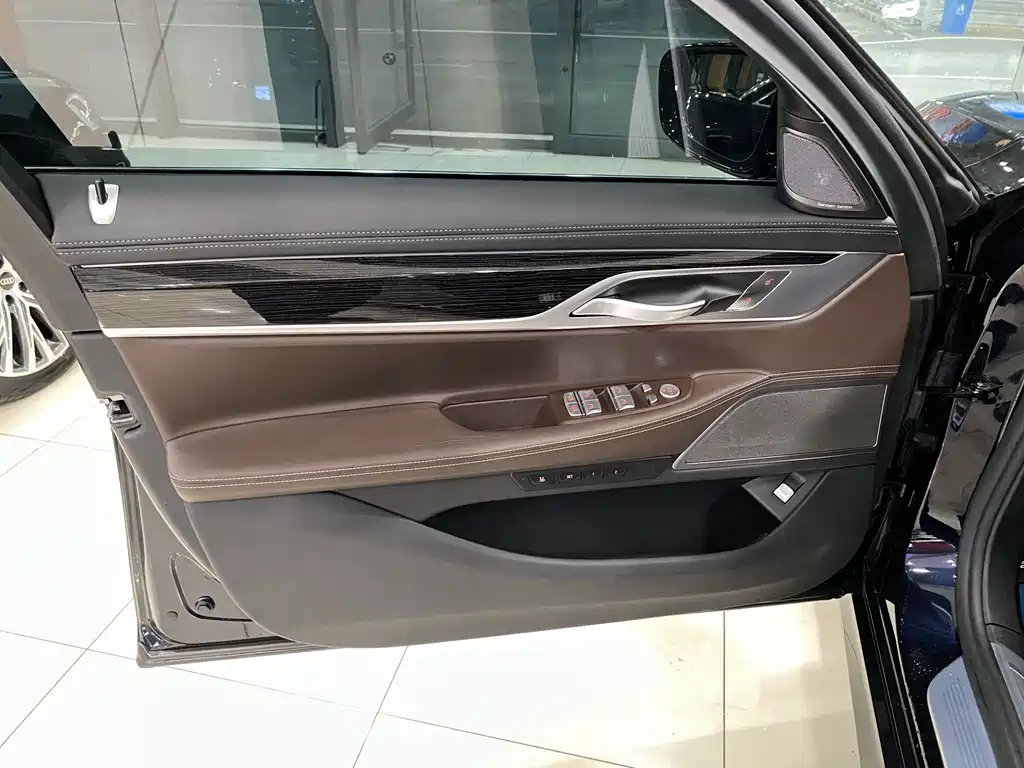 BMW 7 Series 2019 — фото 12