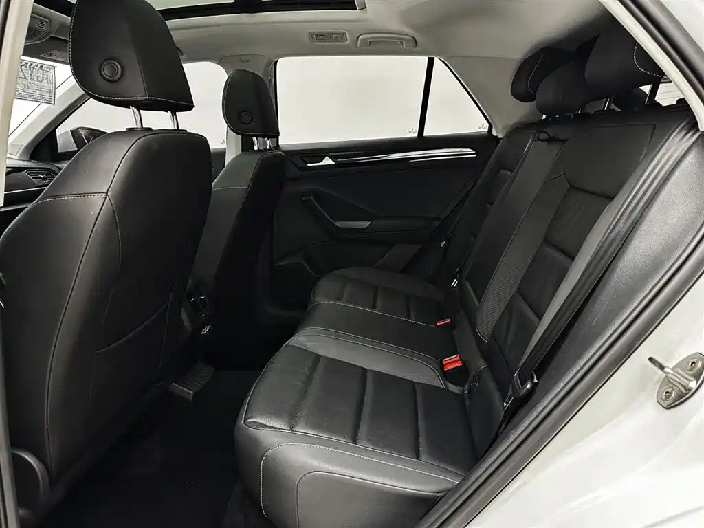 Volkswagen T-Roc 2023 — фото 15
