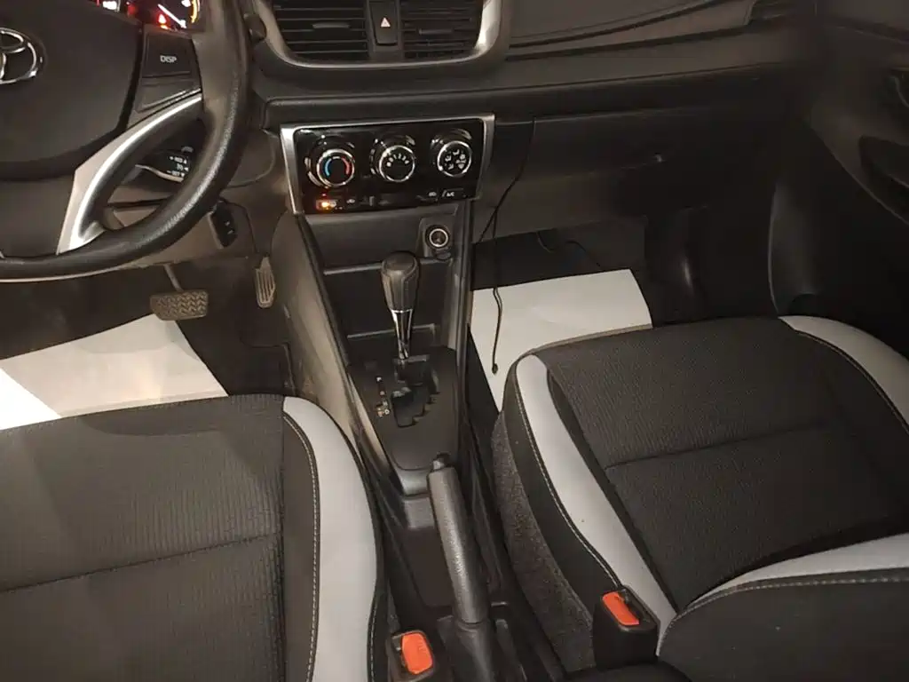 Toyota Yaris L 2023 — фото 14