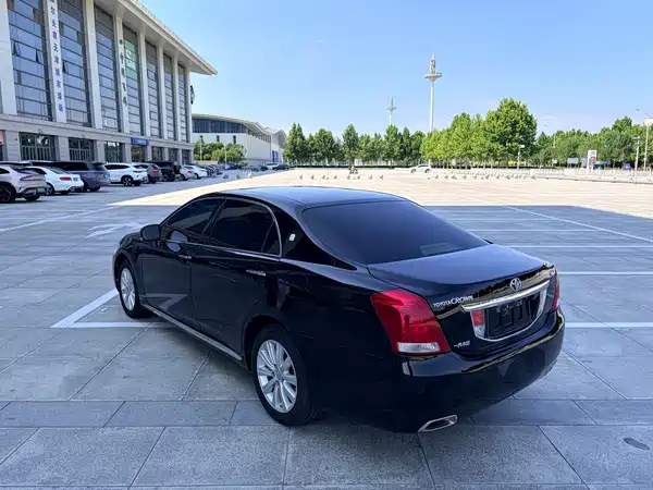 Toyota Crown 2010