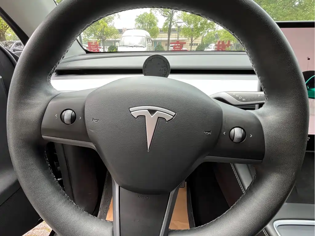 Tesla Model Y 2023 — фото 9