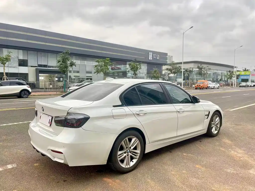 BMW 3 Series 2017 — фото 9