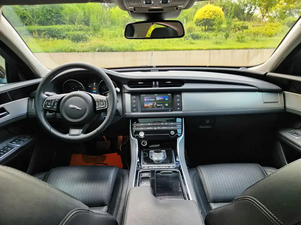 Jaguar XF 2016 — фото 13