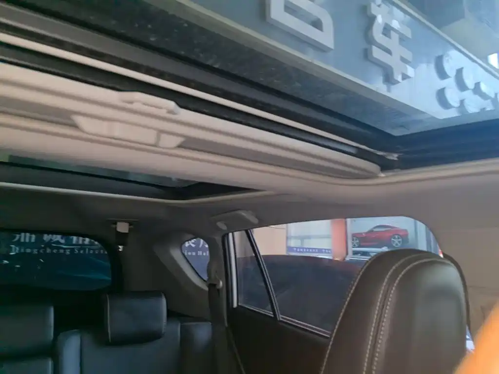Toyota RAV4 2017 — фото 14