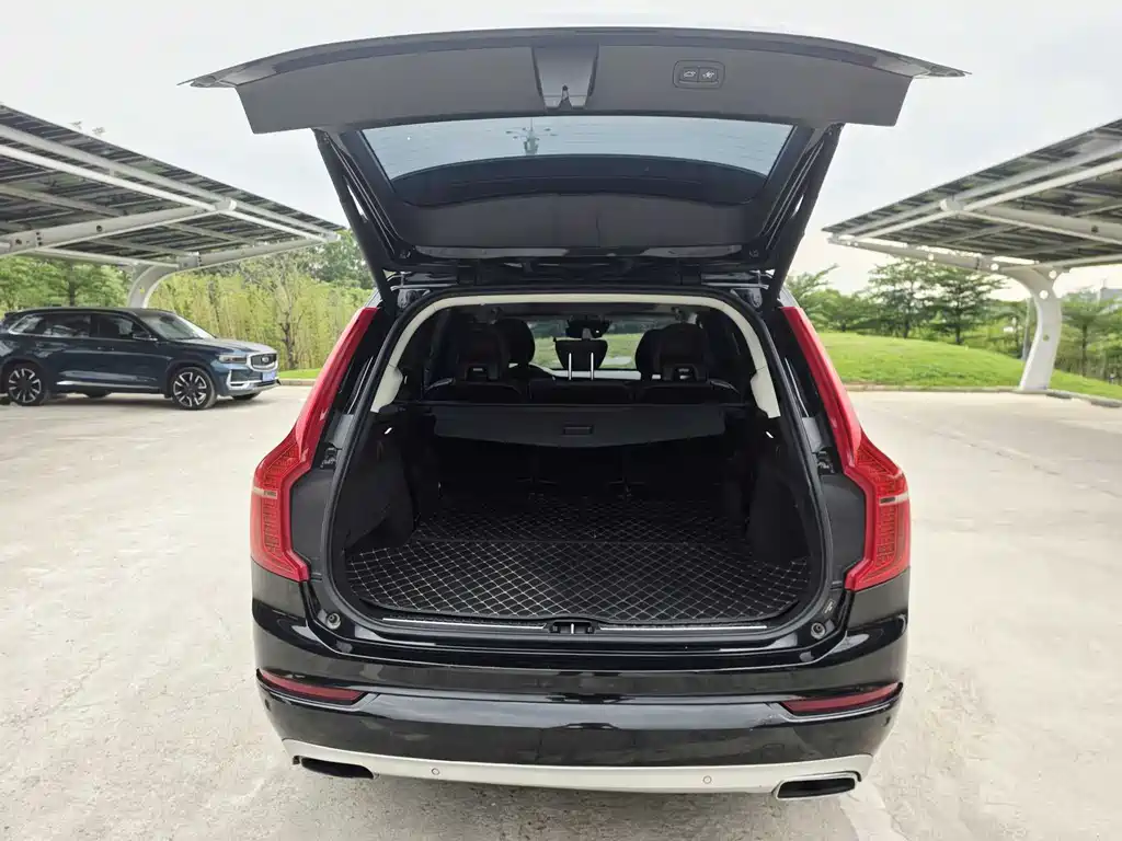 Volvo XC90 2018 — фото 8