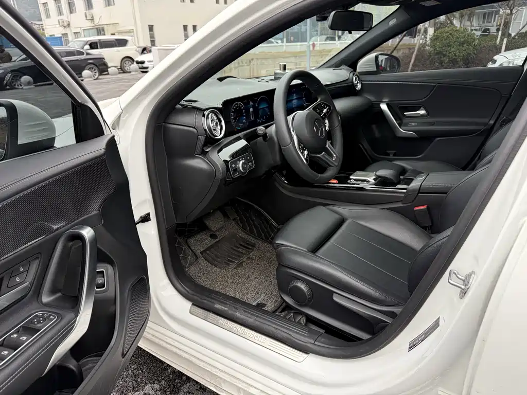 Mercedes-Benz A-Class 2022 — фото 13