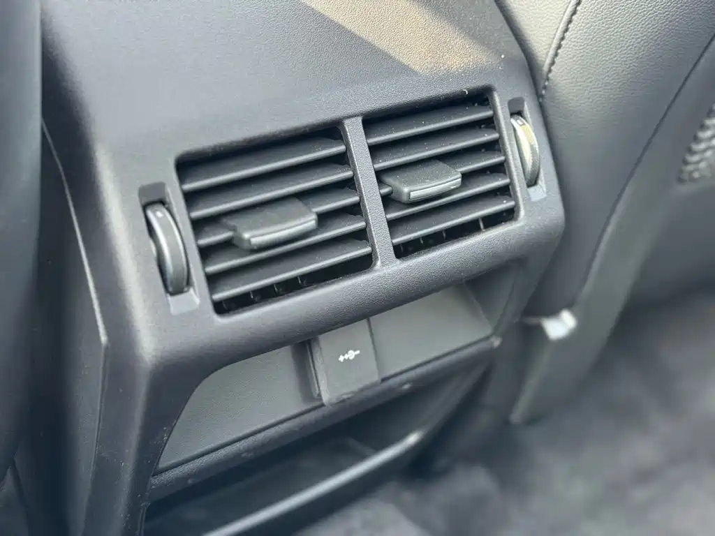 Jaguar E-PACE — фото 12