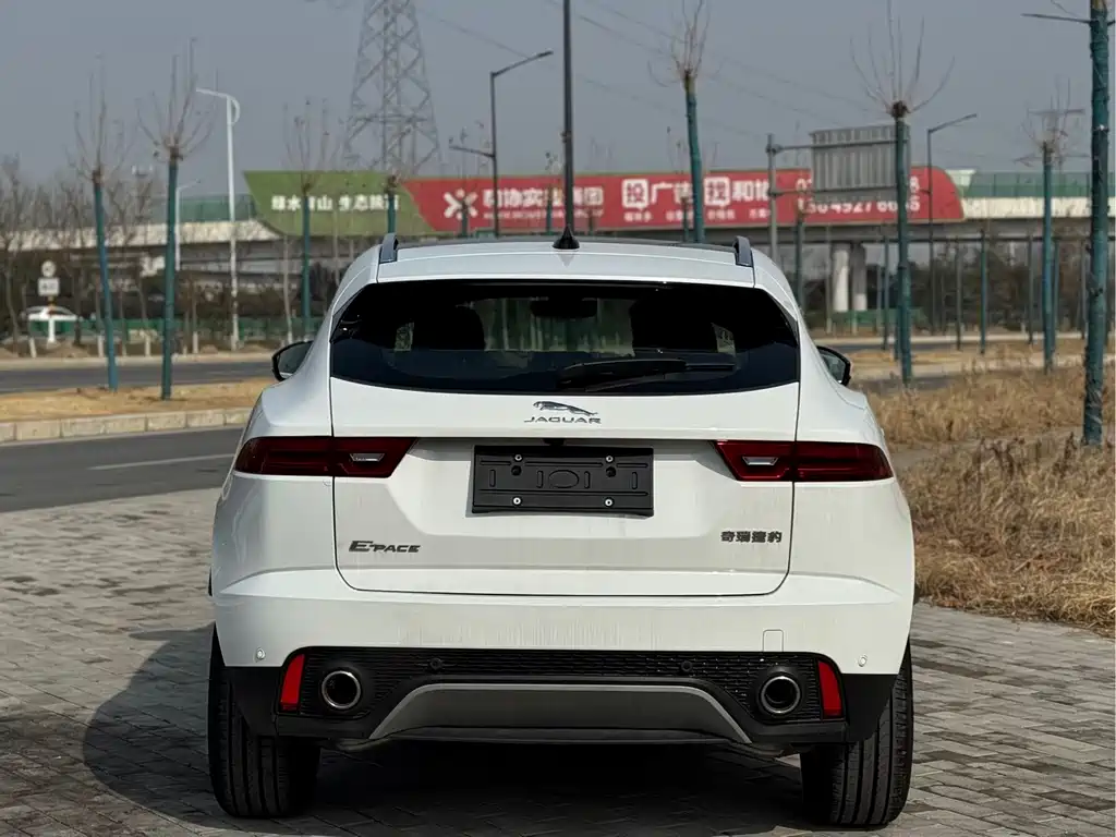 Jaguar E-PACE — фото 15