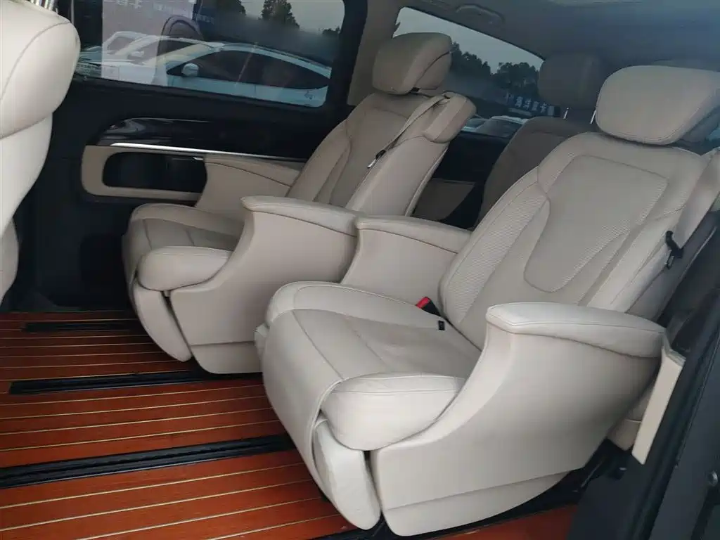Mercedes-Benz V-Class 2019 — фото 17