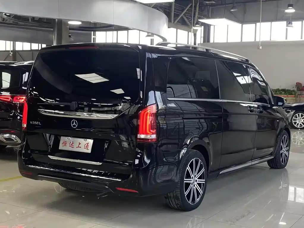 Mercedes-Benz V-Class 2023 — фото 20