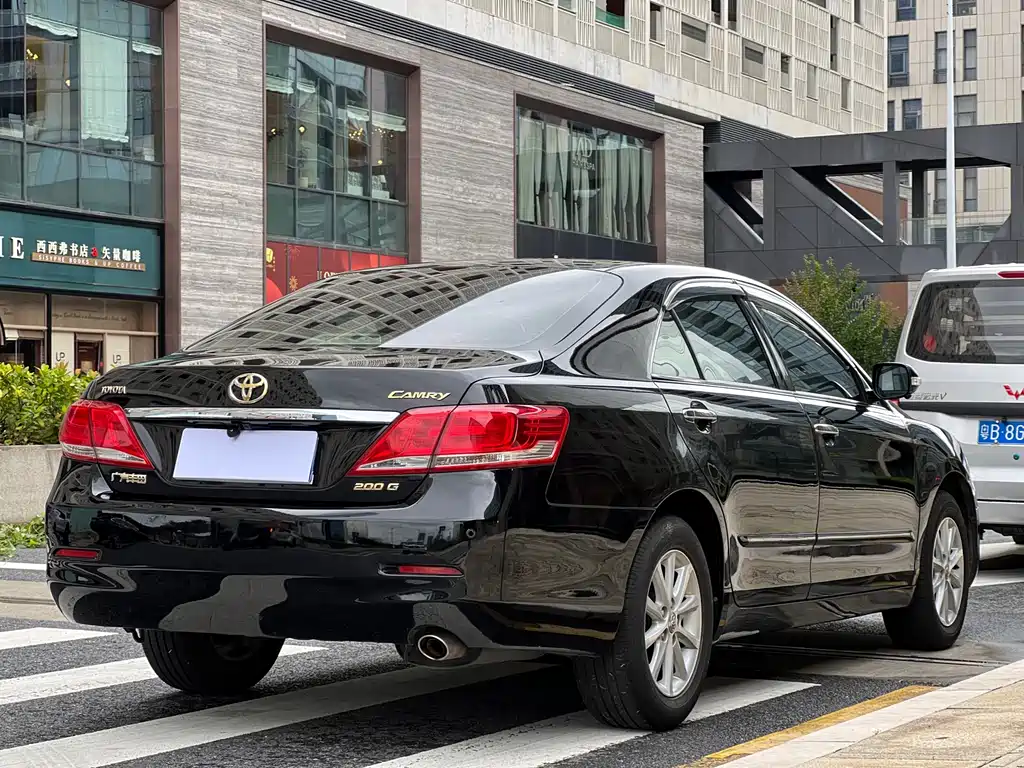 Toyota Camry 2011 — фото 20
