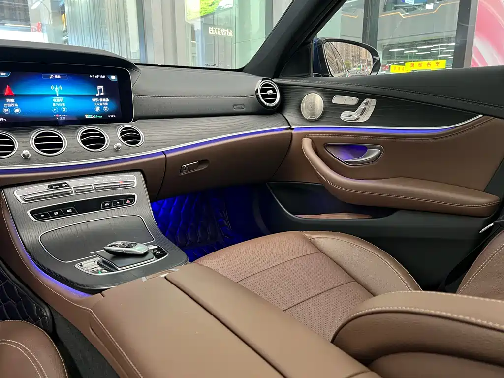 Mercedes-Benz E-Class 2023 — фото 18