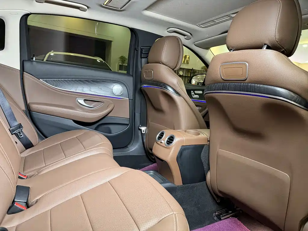Mercedes-Benz E-Class 2019 — фото 11
