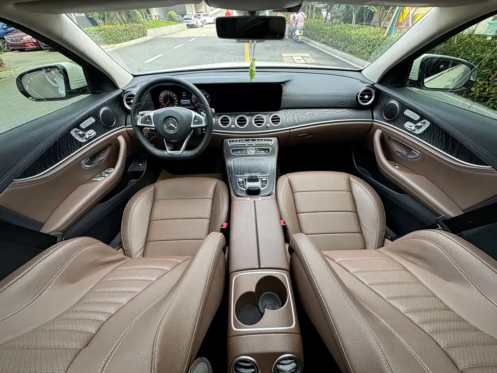 Mercedes-Benz E-Class 2018 — фото 16