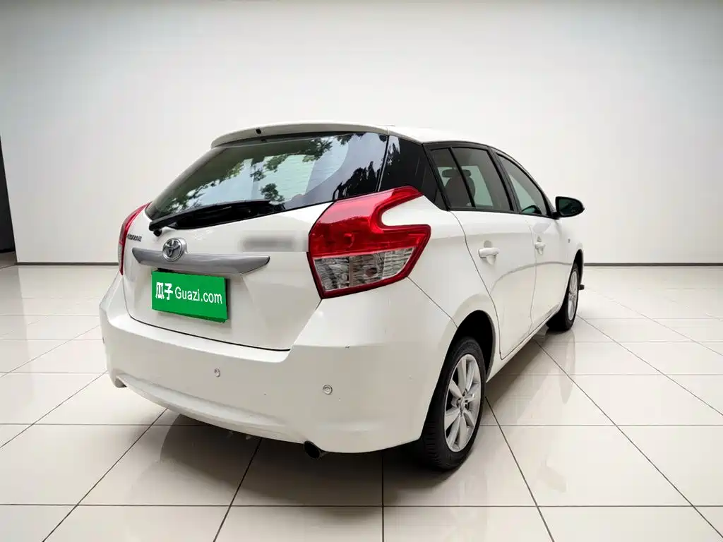 Toyota Yaris L 2015