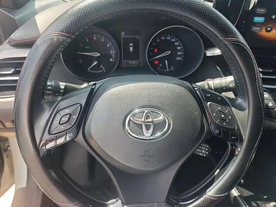 Toyota C-HR 2018 — фото 15