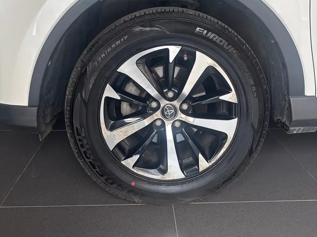 Toyota RAV4 2017 — фото 11