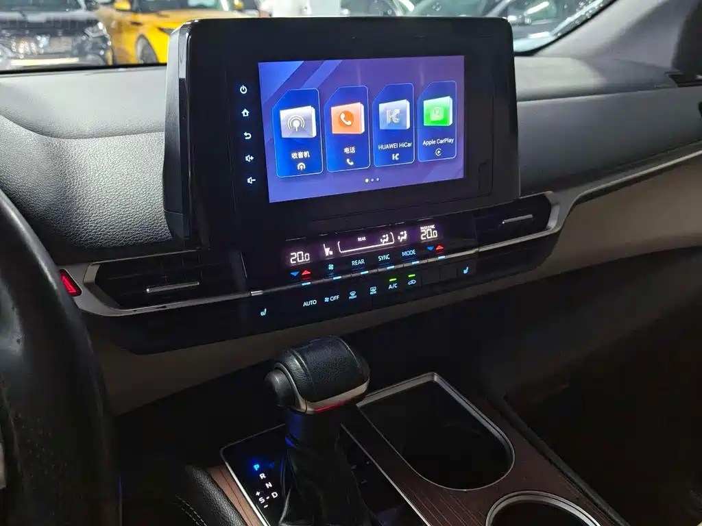 Toyota Sienna 2023 — фото 12