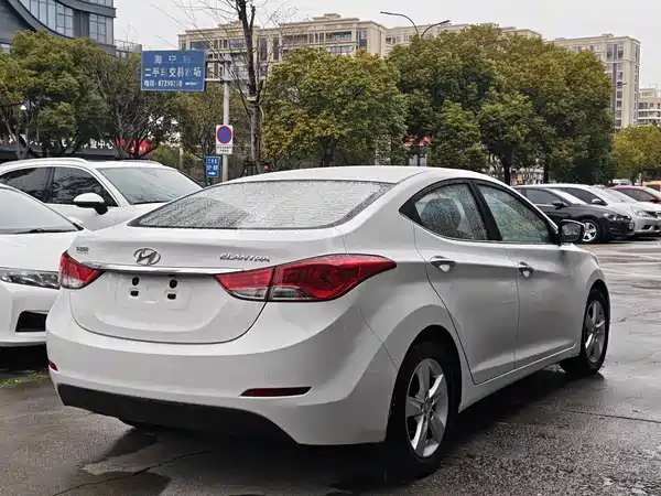 Hyundai Elantra Langdong 2012
